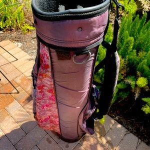Ladies Golf Cart Bag
With shoulder strap and accessories pouch .